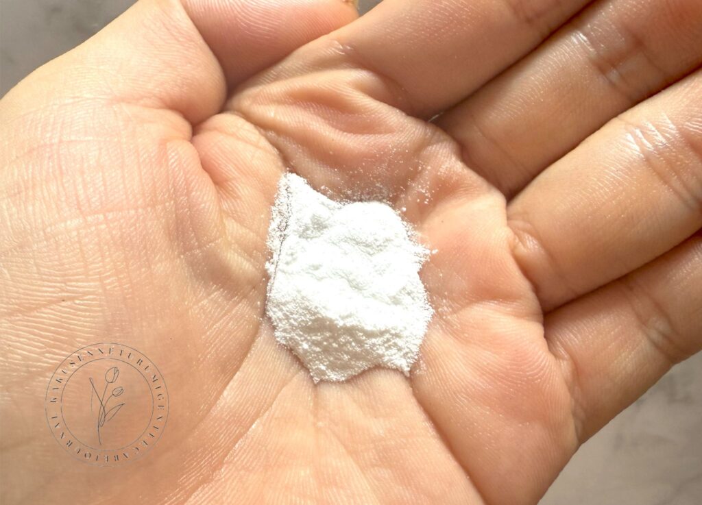 オバジC酵素洗顔パウダーを手のひらに出してみたところ
