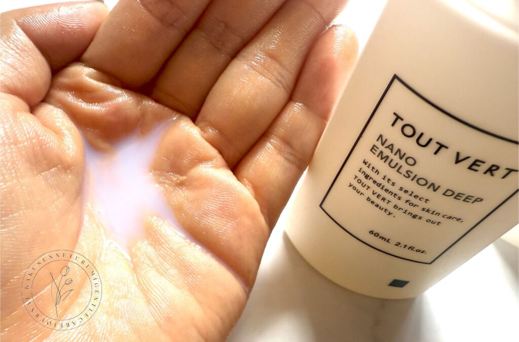 トゥヴェール ナノエマルジョン ディープを手のひらに出してみたところ